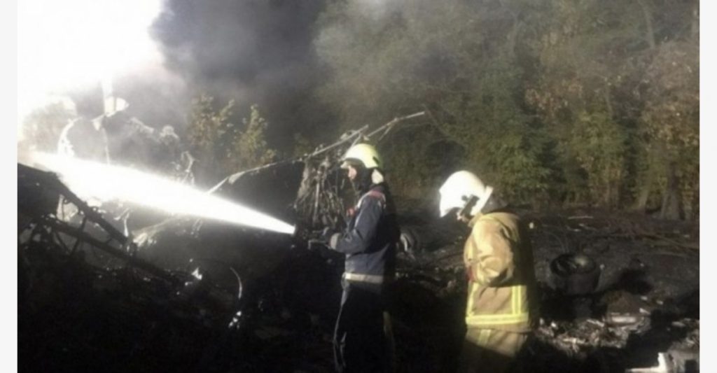 Avioni në Ukrainë përplaset gjatë stërvitjes, 25 të vdekur