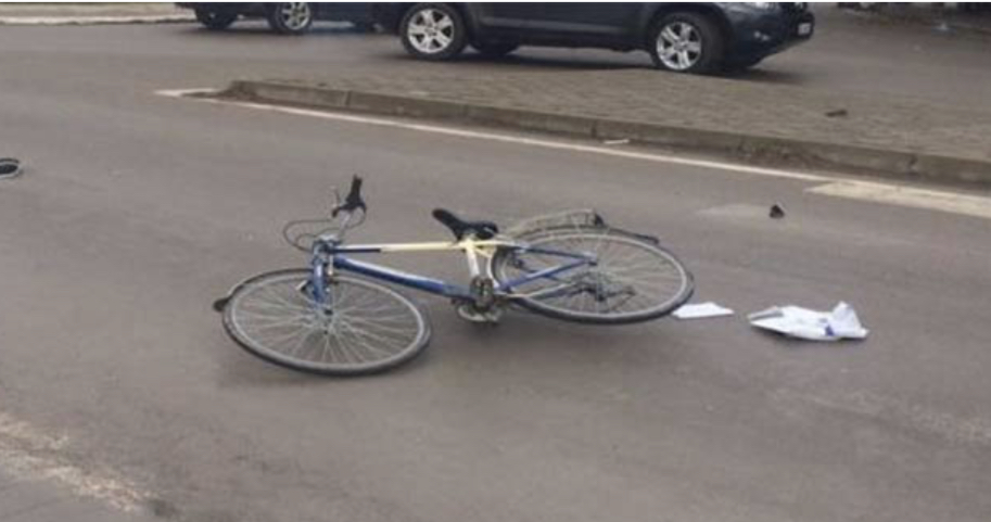 Durrës/ Automjeti tip Benz përplas për vdekje biçikletistin
