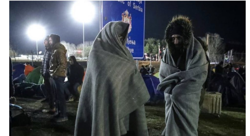 Mbi 1000 emigrantë nga Lindja e Mesme ngrenë çadra në Serbi, në pritje për të..