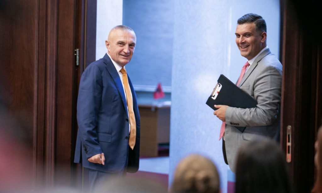Reagon  zyra e presidentit Meta: Gruaja e Bilalit ia ka marrë dorën pagesave në të zezë…