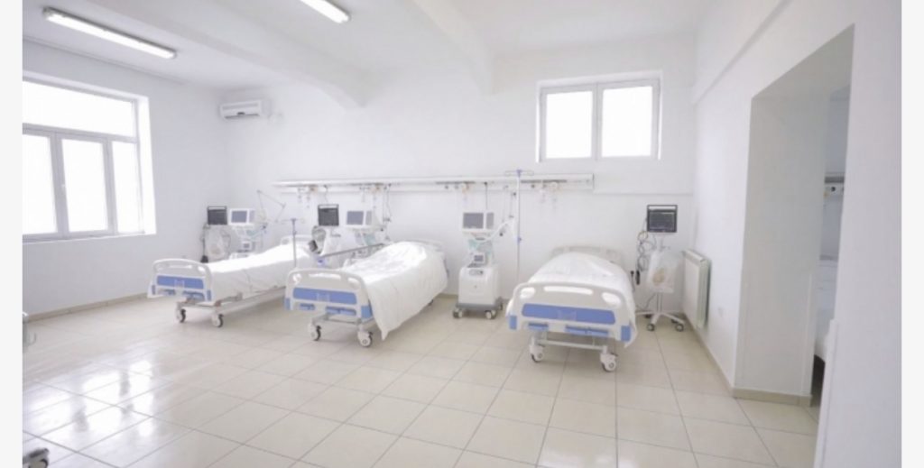 Mbushen kapacitetet në dy spitalet, shtrohen pacientët e parë tek COVID3