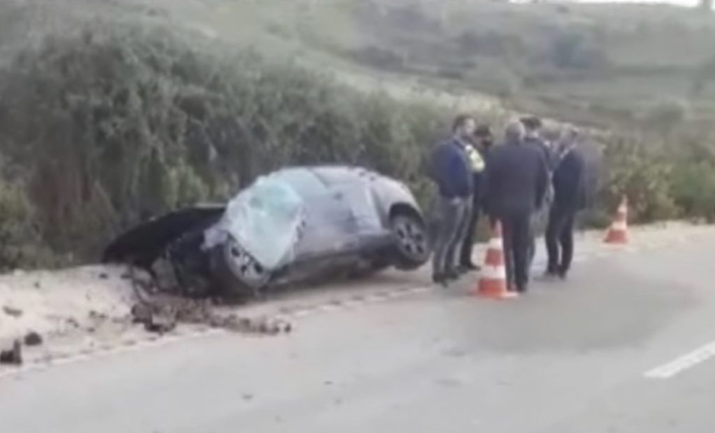 Audi përplaset me bordurën në Fushë Krujë-Kurbin, ndërron jetë pasagjeri 26 vjeçar, në spital shoferi