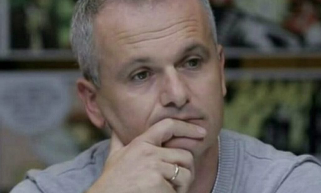 MARRÇI NGA DITËT E NJËRI-TJETRIT!