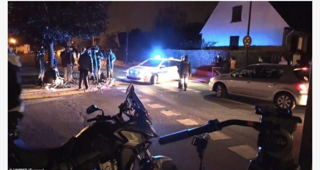 I preu kokën profesorit, detajet tronditëse nga sulmi në Paris