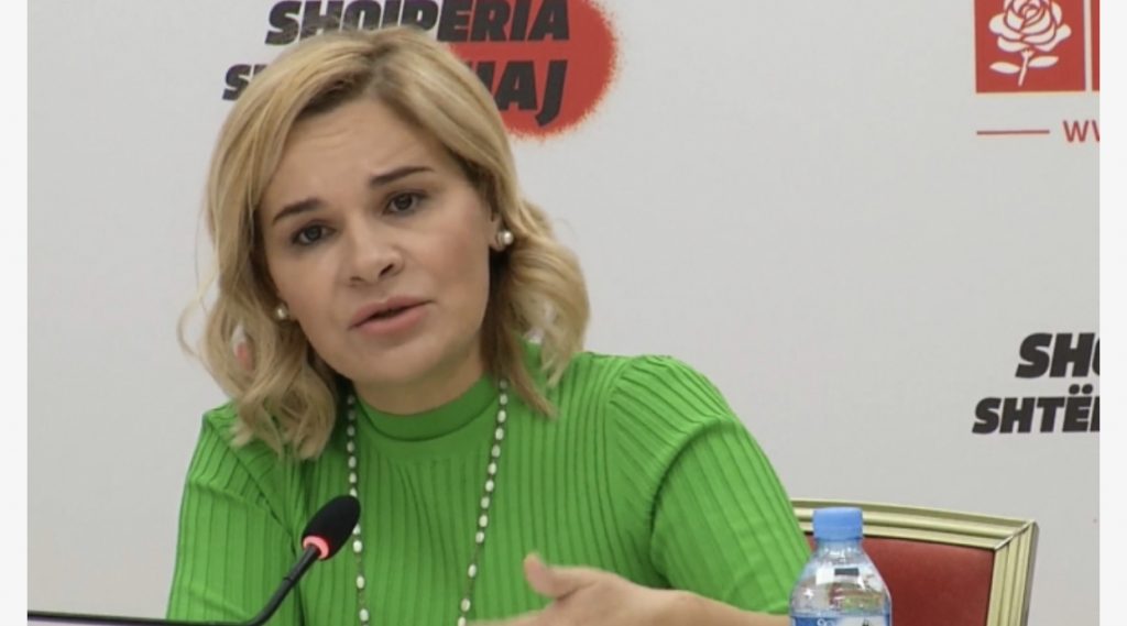 Kryemadhi: Aty vijnë nuset dhe bëjnë fotot e dasmës. Po lali Eri i ka deklaruar fustanet Dolce & Gabbana të gruas?!