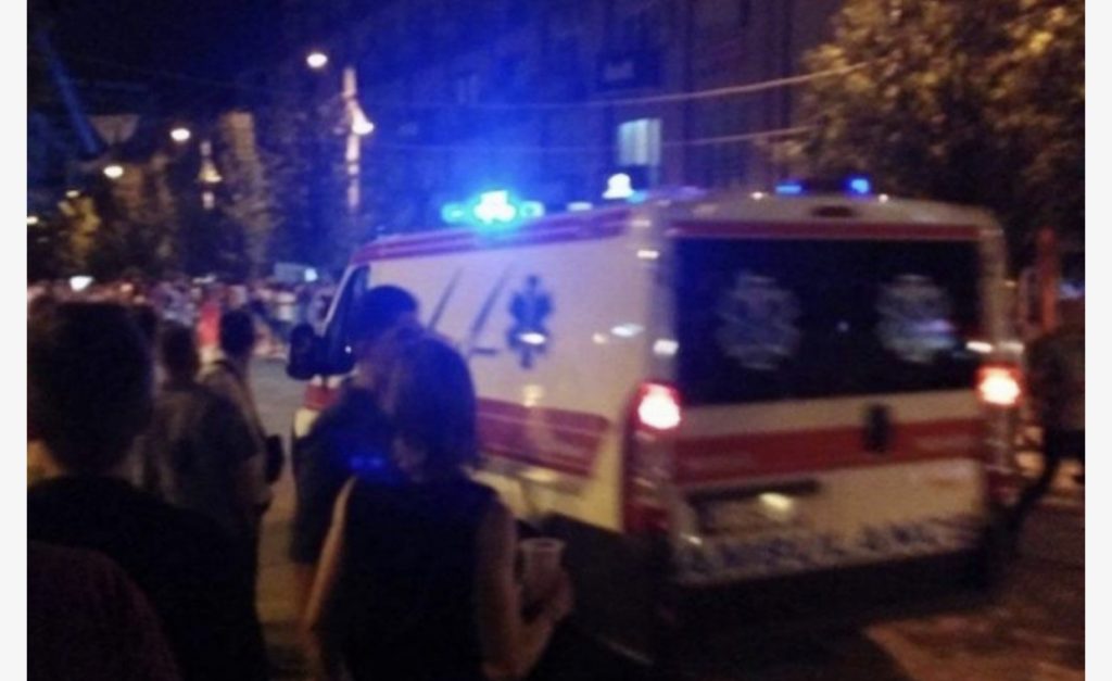 Makina përplas dy kalimtaret në Vlorë, nisen me urgjencë drejt spitalit
