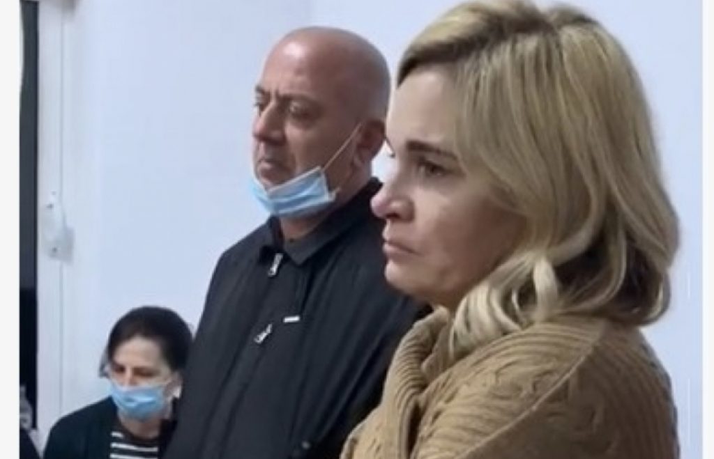Momenti kur Monika Kryemadhi përlotet nga fjalët e naftëtareve greviste