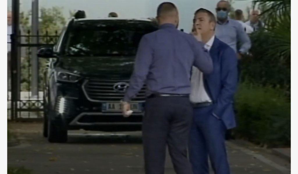 Perplasje fizike në kuvend mes Gjiknurit dhe Valterit