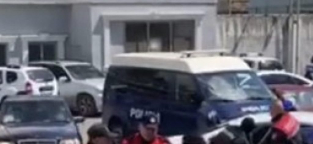 Arrestohen 4 persona në Vlorë, me sende të forta  56-vjeçarin