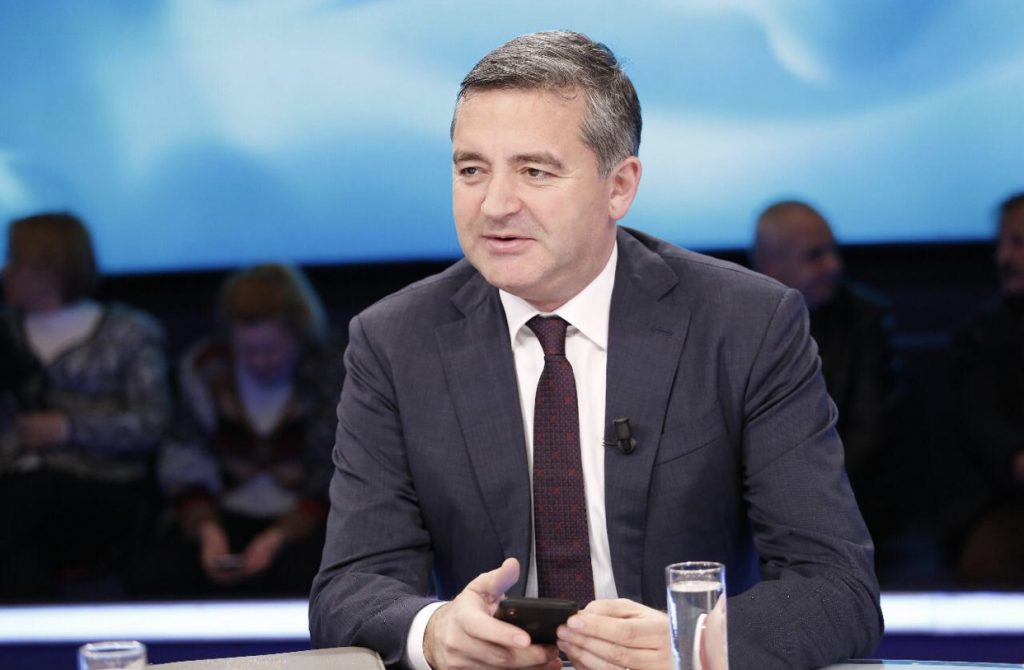 Klosi: Valët e muzikës pas orës 20.00 bëhen të rrezikshme, përhapin virusin, është e vërtetuar…