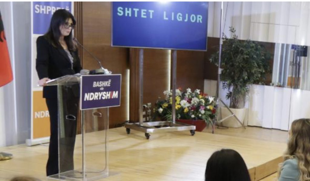 Topalli: Do rikthehen në politikë si Kryetare e ‘Lëvizjes për Ndryshim’