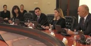 Ministri i Ramës me të dashurën 5 – muajshe shtatzanë