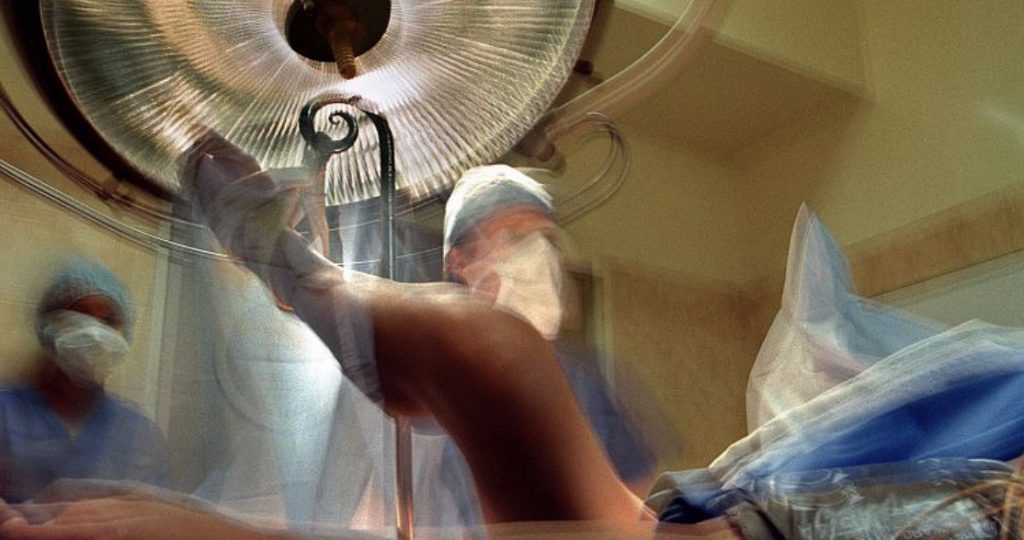 Një ish-gjinekolog holandez është zbuluar si babai biologjik për të paktën 17 fëmijë