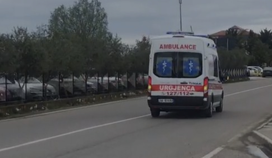 E rëndë, babai shtyp me traktor fëmijën 5 vjeç