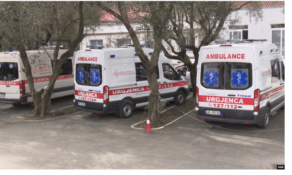 Thirrja e fortë e mjekut për Ramën: Kam 3 orë në ambulancë me të sëmurin, nesër do jetë vonë…