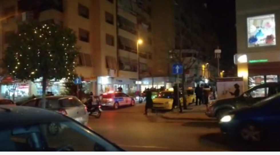 Tragjike te ‘Komuna e Parisit’, 32-vjeçari pret damarët dhe vdes