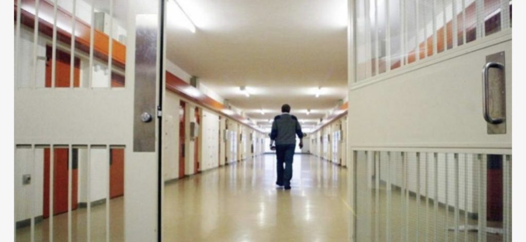 Burgu i Fushë-Krujës kthehet në vatër Covid-i, karantinohen 6 drejtues dhe të burgosur