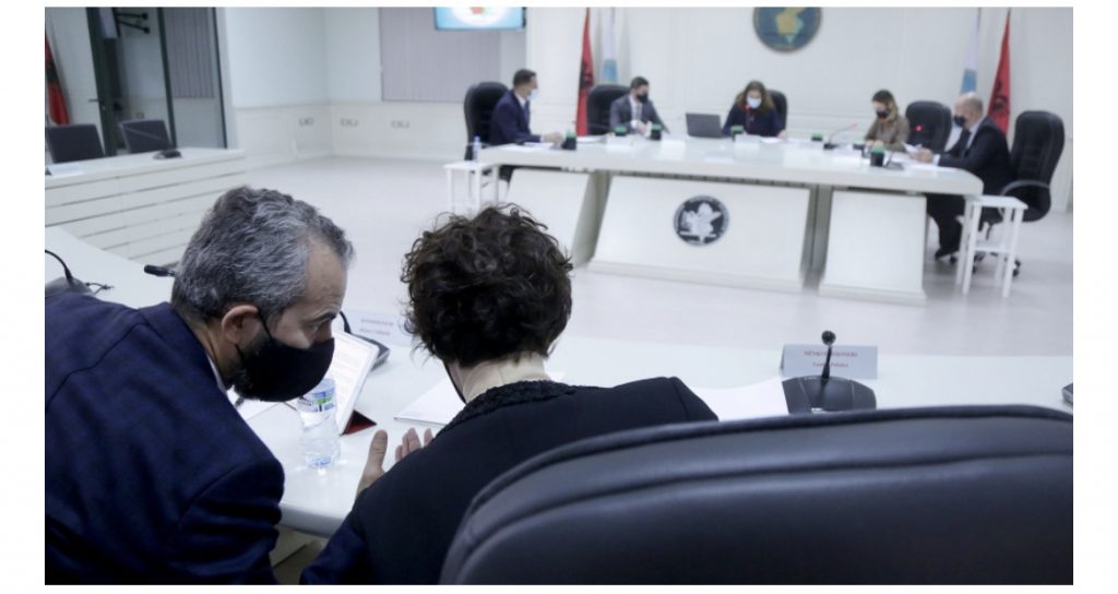 Komisioni Rregullator ndryshon numrin e deputetëve sipas qarqeve