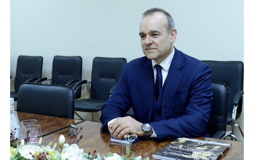 Kryetari i Prezencës së OSBE-së në Shqipëri takime në zyrën e presidentit