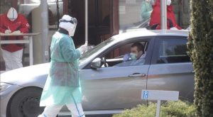 Mali i Zi,renditet i treti në botë për shkallën e infektimit me koronavirus, vendos orën policore