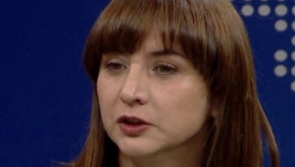 E infektuar me Covid-19,  Avokatja e Popullit: Ka kosto të madhe financiare, por prap mjekimi ka pasiguri