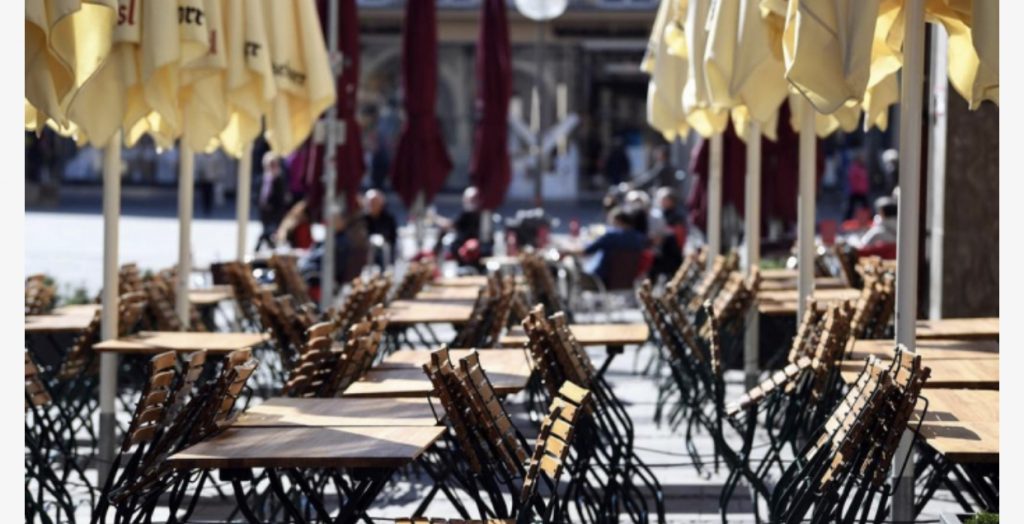 Mbyllen për një muaj kafenetë dhe restorantet, do shërbejnë vetëm ‘takeaway’; hotelet s’do pranojnë turistë