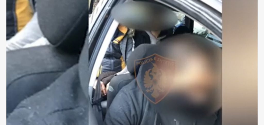 Po transportonin 7 emigrantë të paligjshëm, arrestohen dy persona në Korçë