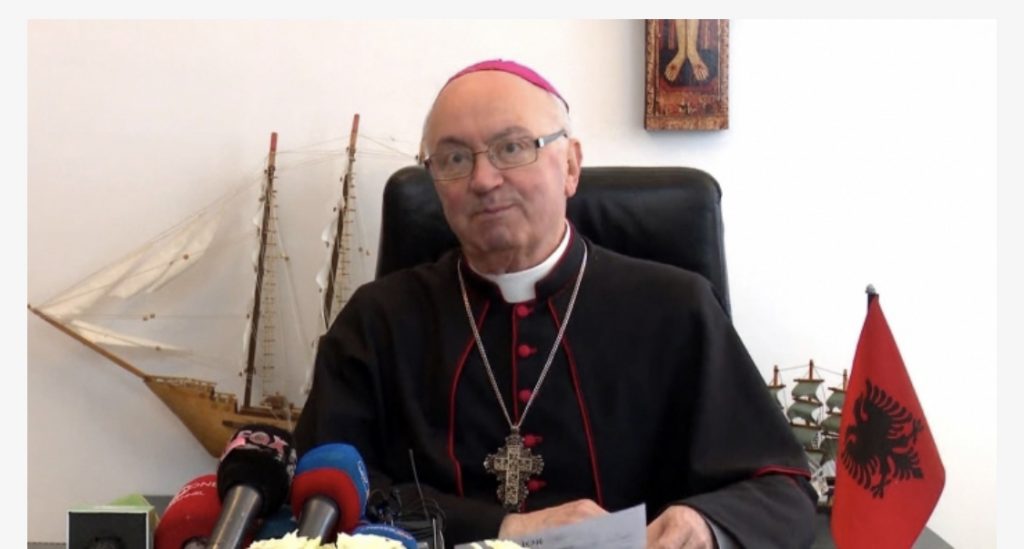 Përmirësohet shëndeti i Imzot Frendos, KISH: Ndihet shumë më mirë pasi u infektua me COVID-19