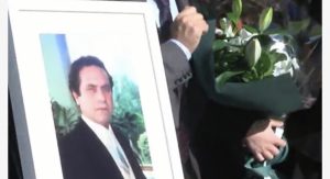 FOTO/ Duartrokitet për herë të fundit Koço Devole, aktori përcillet për në banesën e fundit