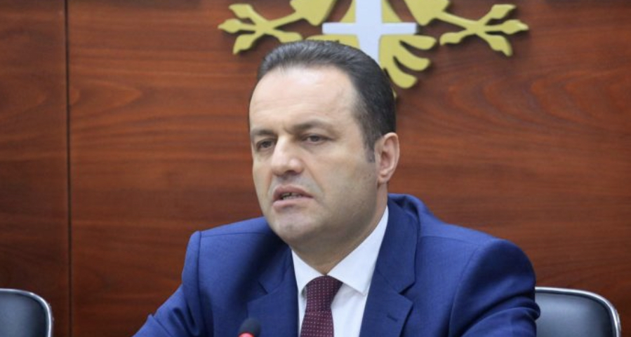 Ish prokurori i përgjithshëm Adriatik Llalla niset me urgjencë drejt Turqisë