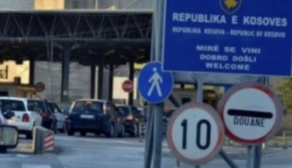 E infektuara me COVID-19 tenton të futet në Shqipëri, policia e arreston