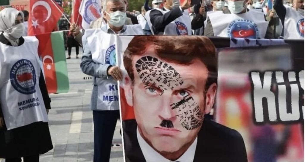 Macron reagon pas protestave të myslimanëve kundër tij: I kuptoj ndjenjat e tyre