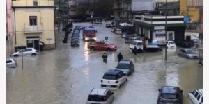 Moti i keq në Itali, përmbyten rrugët e Krotones, pritet përkeqësimi i gjendjes në ditët në vijim