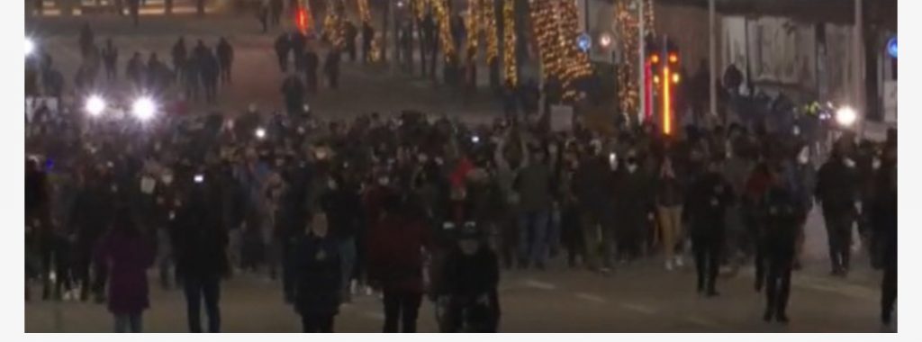 Djaloshi i sëmurë u fut në qeli si protestues, lirojeni para se t’u ngelet në dorë