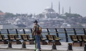 Turqi/ Udhëtarët që vijnë nga jashtë nuk mund të kalojnë pa testin PCR