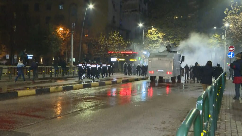 Dita e 4/ Protesta drejt mbylljes