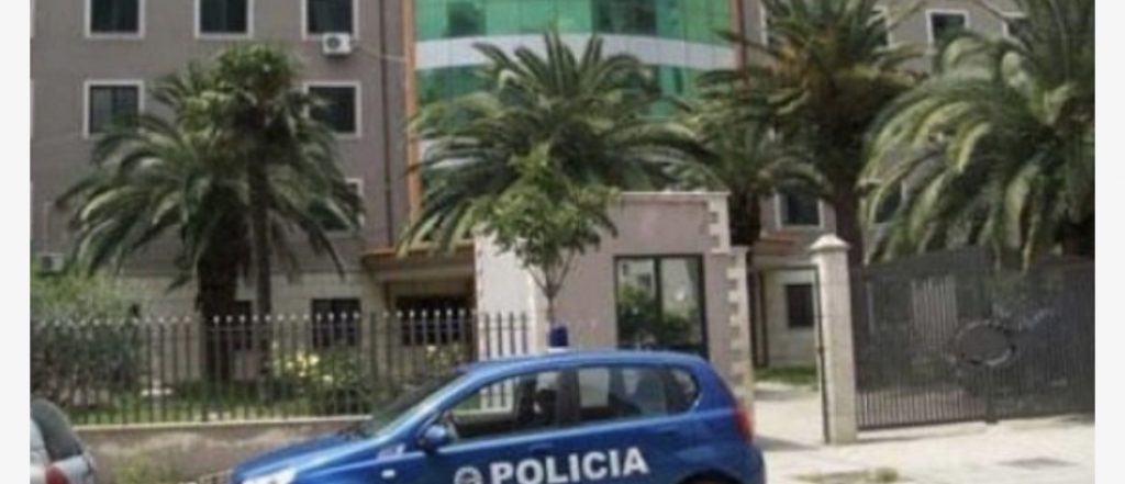 Plagosen 3 persona pas sherrit me thika, policia arreston autorët, e pëson keq pronari i lokalit