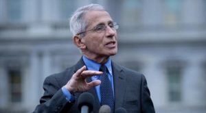 Eksperti amerikan Dr. Fauci: Britania u nxitua me vaksinën anti-COVID