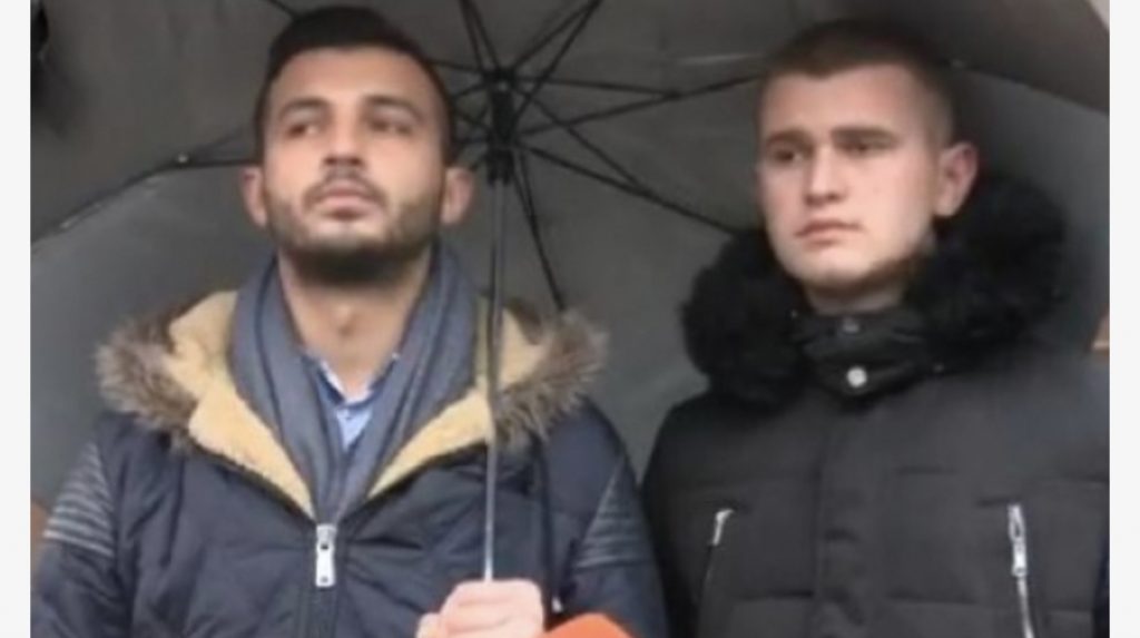 Shokët e 25 vjeçarit: Ishte me ne deri në orën 23.00, shkoi për të blerë cigare