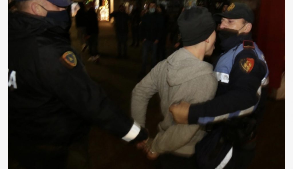 Avokati i Popullit publikon të dhënat SHQETËSUESE, ja sa të mitur u shoqëruan në polici gjatë protestës