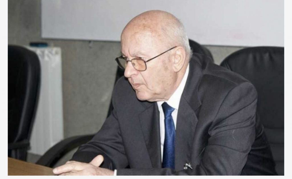 Covid i merr jetën profesorit dhe gjuhëtarit të njohur