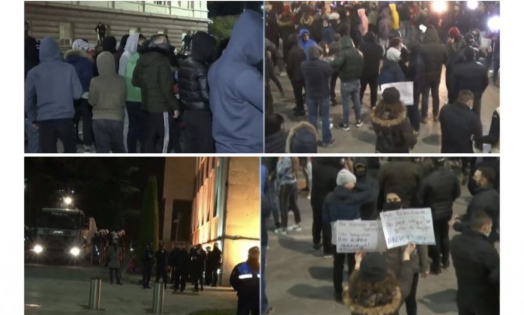 Protestuesit zhvendosen para kryeministrisë