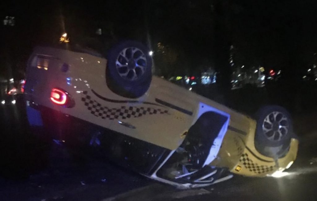 Tiranë, përmbyset taksia