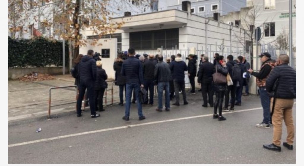 Fëmijë tē humbur nëpër komisariate dhe prindër që më kot kërkojnë…