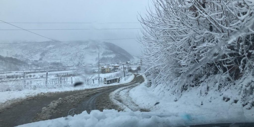 Bora shkakton probleme me energjinë elektrike në disa zona