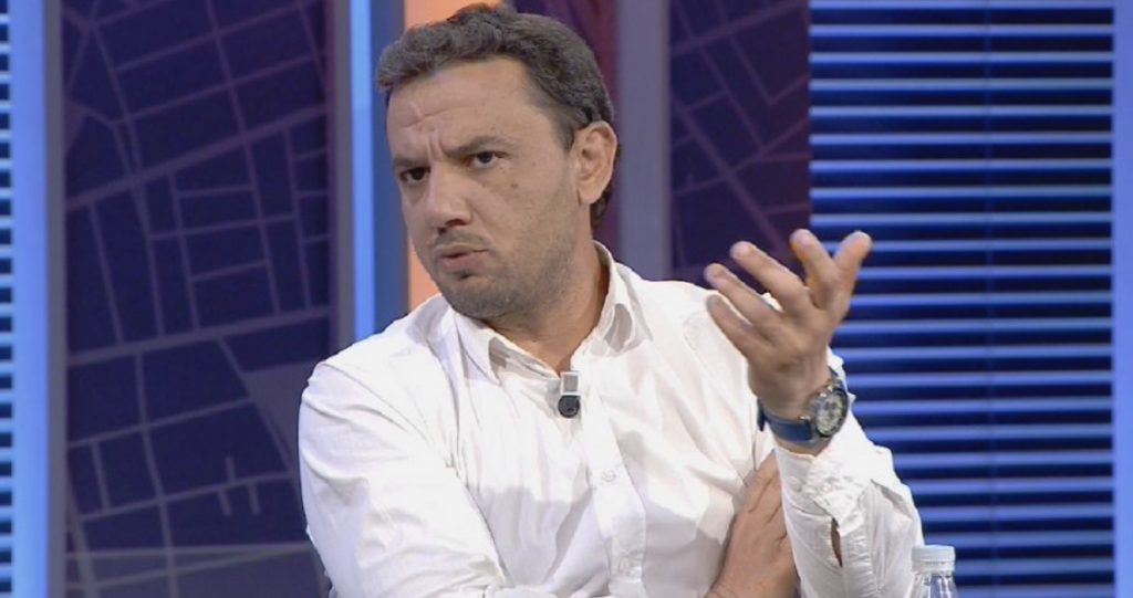 Ma shpifin të gjithë ata që flasin për pemën që u prish, për tabelat e rrugës, për koshat e plehrave