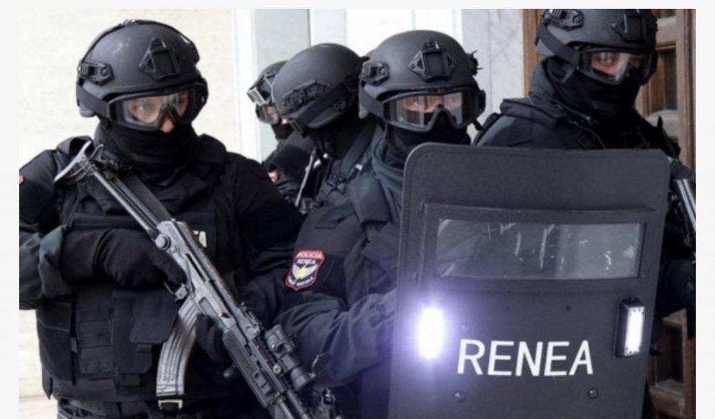 RENEA arreston në mes të pyllit 45 vjeçarin që terrorizoi fshatin me kallashnikov, qëlloi dhe mbi Policinë