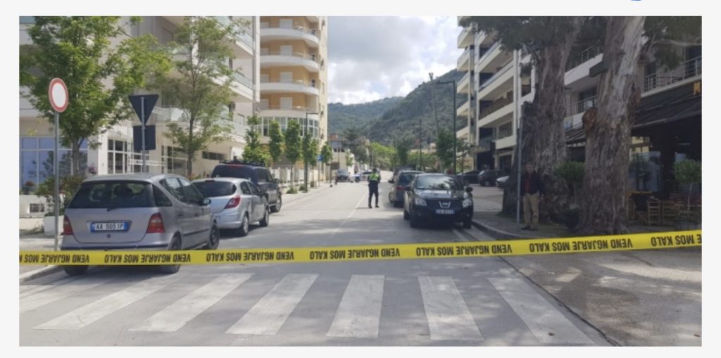 Vlorë, 15 vjeçari me armën e babait qëllon kunatin