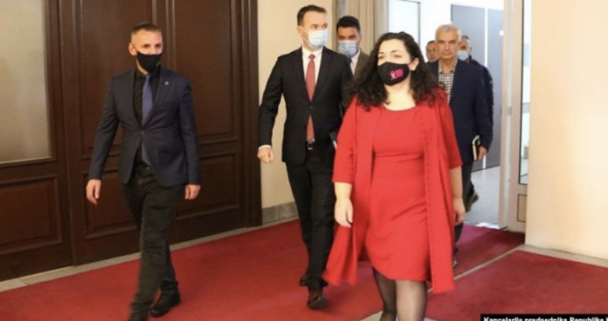 Sot presidentja në detyrë Vjosa Osmani pret partitë për datën e zgjedhjeve të reja