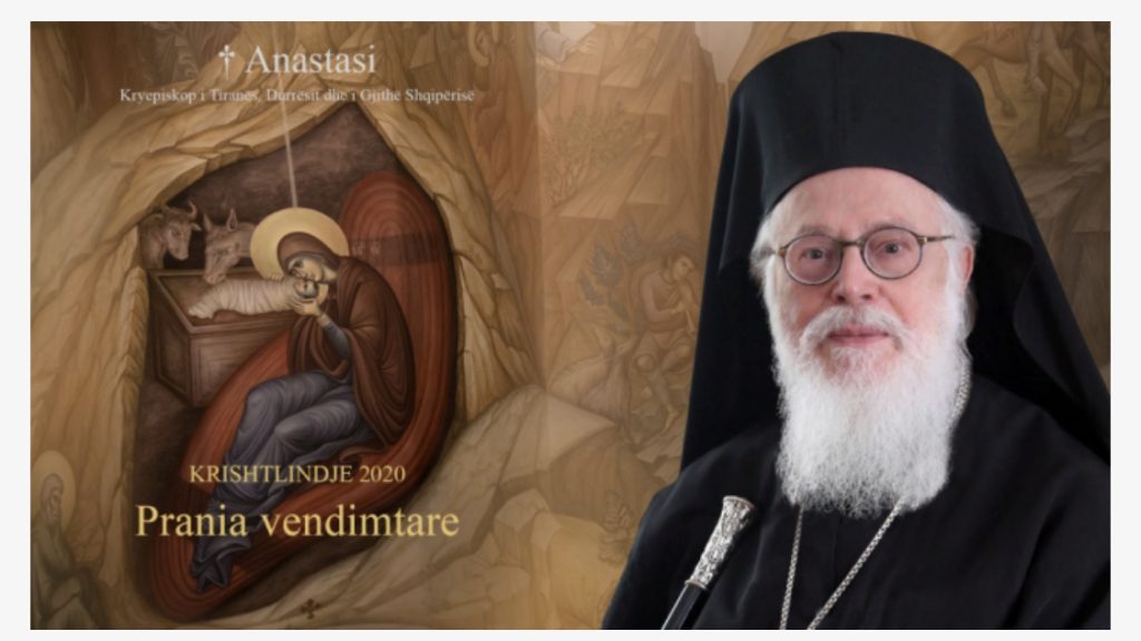 Kryepeshkopi Janullatos mesazh urimi për Krishtlindje: T’i rezistojmë vetmisë, ankthit dhe friksë të imponuara nga pandemia, ‘Perëndia është me ne’